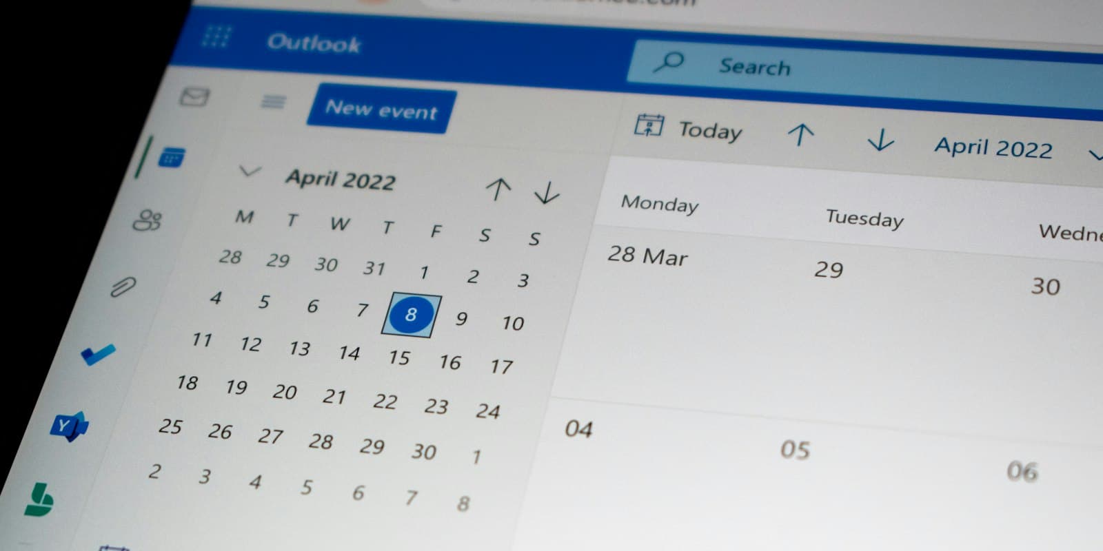 A calendar week view open on a screen